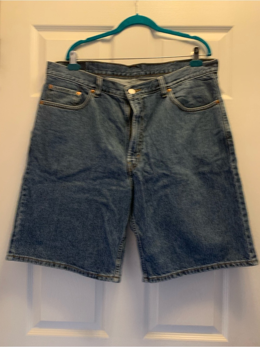 Men’s Levi’s Denim Shorts-Medium Relaxed Fit Size 40